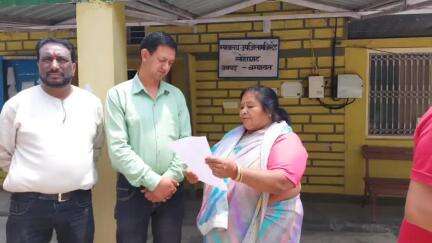 पुल्ला गुमदेश: पुलहिंडोला मोटर मार्ग में  खुले में कूड़ा फेंके जाने से स्थानीय लोगों में आक्रोश, कार्रवाई की मांग#स्वच्छ भारत