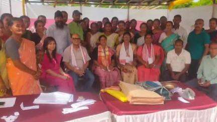 শিৱসাগৰ: ডিমৌৰ ৰাইচাইৰ ৮০ নং আদৰ্শ বিদ্যালয়ৰ ভোট কেন্দ্ৰত পত্নী সহ ভোট দান কৰিবলৈ আহিল বিধায়ক সুশান্ত বৰগোহাঁয়