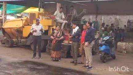 इटारसी: इटारसी सब्जी मंडी में अमृत 2.0 योजना के तहत सड़क डामरीकरण का नगर पालिका अध्यक्ष ने किया निरीक्षण