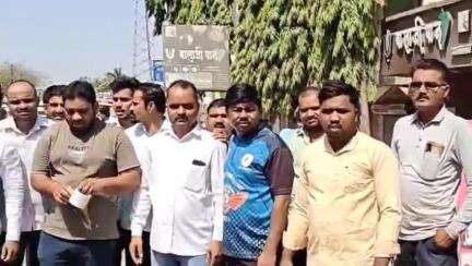 राहुरी: वांबोरीत पाकिस्तानचा ध्वज पायदळी तुडवत घोषणाबाजी करत जम्मू-काश्मीर येथील घटनेचा निषेध