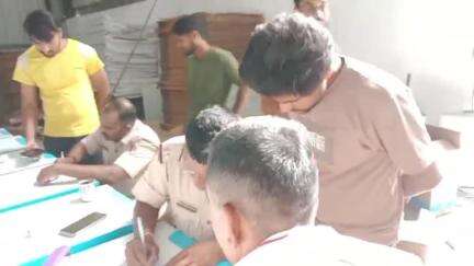 पाली: नाडी मोहल्ला सहित विभिन्न कॉलोनियों में पुलिस ने चलाया सर्च अभियान, 750 मकानों में रहने वाले लोगों के दस्तावेज़ किए चेक
