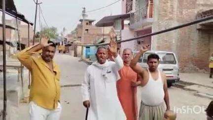 बिधूना: बेला क्षेत्र के याकूबपुर गांव स्थित टिकनापुर रोड पर सड़क पर झूल रही एचटी लाइन हादसे को दे रही दावत #jansamasya