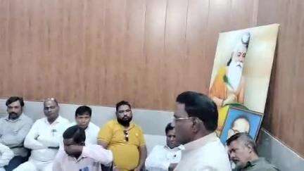 मुरादाबाद: लल्ला बाबू द्रविड़ को भूमाफिया घोषित करने और महिला सफाई कर्मियों के ड्यूटी समय को लेकर नगर निगम के खिलाफ महापंचायत