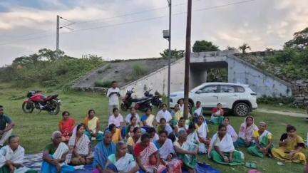 ধুবুৰী ভাগ: চাপৰ শালকোচাত বিজেপিৰ প্ৰাৰ্থীৰ হৈ নিৰ্বাচনী প্ৰচাৰ কেএচিৰ চিইএম জীবেশ ৰায়ে