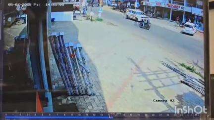 തിരൂര്‍: വളാഞ്ചേരി വലിയകുന്നിൽ നിയന്ത്രണം വിട്ട കാർ ആംബുലൻസിൽ ഇടിച്ച് അപകടം, കാർ ഡ്രൈവർ കസ്റ്റഡിയിൽ, CCTV ദൃശ്യം പുറത്ത്