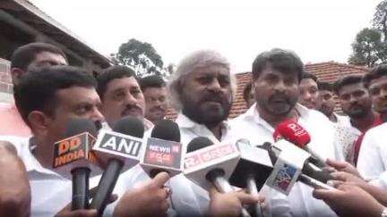 ಸಕಲೇಶಪುರ: ಸುಹಾಸ್ ಶೆಟ್ಟಿಯ ಹತ್ಯೆ ಪ್ರಕರಣ ಪ್ರಕರಣದಲ್ಲಿ ಭಾಗಿಯಾದವರಿಗೆ ಕಠಿಣ ಶಿಕ್ಷೆ ಬೈಕೆರೆಯಲ್ಲಿ ಅರಣ್ಯ ಸಚಿವ ಈಶ್ವ‌ರ್ ಖಂಡ್ರೆ ತೀವ್ರ ಖಂಡನೆ