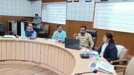 पौड़ी: मानव-वन्यजीव संघर्ष को कम करने के लिए विकास भवन सभागार में जिलाधिकारी की अध्यक्षता में बैठक हुई संपन्न