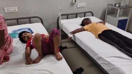 బెల్లంపల్లి: బెల్లంపల్లి పట్టణం కాల్ టాక్స్ ఏరియాలో పానీపూరి తిన్న ఆరుగురికి అస్వస్థత ప్రభుత్వ ఆసుపత్రికి తరలింపు