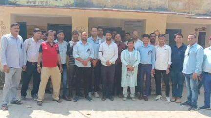 नैनवां: नैनवा उप जिला अस्पताल के नर्सिंग कर्मियों ने विभिन्न मांगों को लेकर उपखंड कार्यालय पर किया प्रदर्शन, सौंपा ज्ञापन