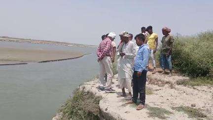 बैरिया: लौकरिया में बाढ़ व कटाव का सताने लगा डर बचाव निरोधी कार्य करने की मांग#jansamasya