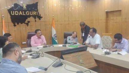 ওদালগুৰি: জিলা আয়ুক্তৰ কাৰ্য্যালয়ত চাহ শ্ৰমিকৰ সমস্যা সমাধান সন্দৰ্ভত আলোচনা সভা অনুষ্ঠিত হয়, উপস্থিত থাকে আয়ুক্ত পুলক পাটগিৰি