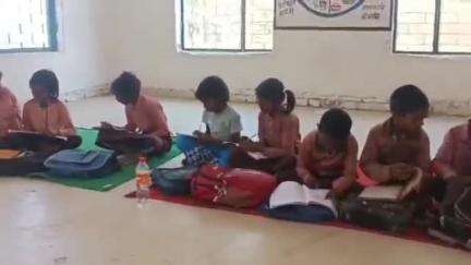 हंडिया: हंडिया क्षेत्र के प्राथमिक विद्यालयों के बच्चों को नही मिली नए सत्र की पुस्तकें #jansamasya