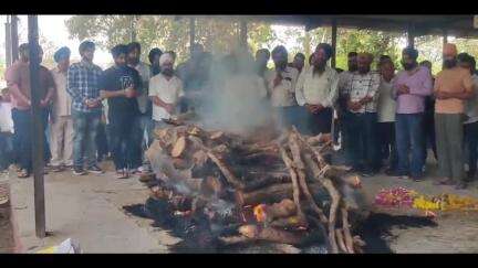 राऊ: भाजपा प्रदेश प्रवक्ता नरेंद्र सलूजा का अंतिम संस्कार, मंत्री और विधायक सहित कई नेता शामिल हुए