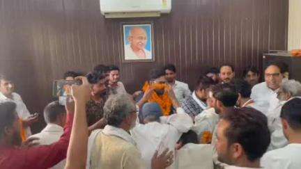 पहाड़ी: पहाड़ी प्रधान साजिद खान ने किया पदभार ग्रहण, कार्यकर्ता रहे मौजूद
