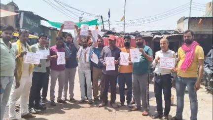 मोठ: समथर नगर में डोर-टू-डोर भ्रमण कर वन नेशन वन इलेक्शन की उठाई गई मांग