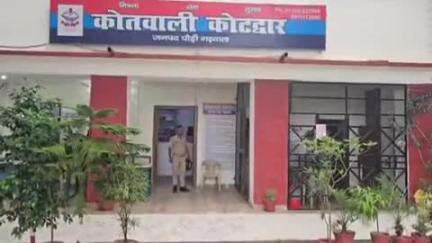 कोटद्वार: कोटद्वार पुलिस ने परचून की दुकान से मोबाइल चोरी करने वाले युवक को चोरी किए माल के साथ किया गिरफ्तार