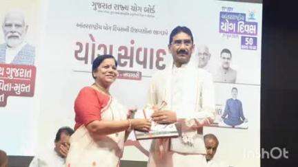 જલાલપોર: ટાટા મેમોરિયલ હોલ ખાતે આજે યોગ સેમીનાર યોજાયો ગુજરાત રાજ્ય યોગ બોર્ડના ચેરમેન શીશપાલજી ઉપસ્થિત રહ્યા