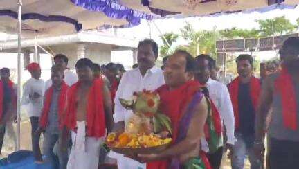 మాచారెడ్డి: వాడి గ్రామంలోని వనదుర్గ పెద్దమ్మ కళ్యాణ మహోత్సవ వేడుకలకు హాజరైన కామారెడ్డి ఎమ్మెల్యే రమణారెడ్డి