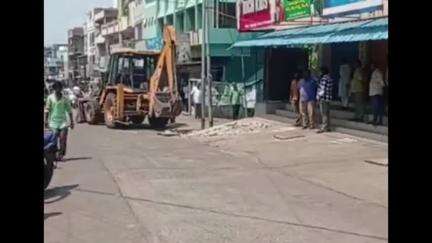 రాజమండ్రి సిటీ: తాడితోట 15 వార్డులో అనధికార కట్టడాలు కూల్చివేసిన నగరపాలక అధికారులు