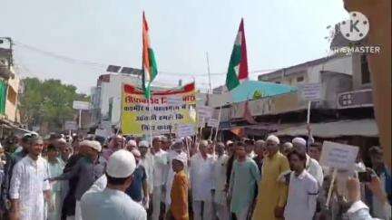 छीपाबड़ोद: पहलगाम हिंसा के विरोध में छीपाबड़ौद में मुस्लिम समाज के लोगों ने राष्ट्रपति के नाम तहसीलदार को दिया ज्ञापन