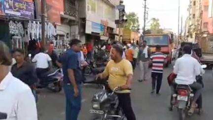 खंडवा नगर: जलेबी चौक पर नगर निगम की टीम ने हटाया अतिक्रमण, लोगों ने जनसुनवाई में की थी शिकायत