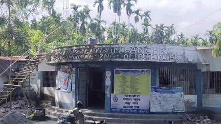 মাদারিহাট: তৃণমূল পঞ্চায়েতের বিরুদ্ধে টাকা আত্মসাতের অভিযোগে  রাঙ্গালিবাজনা গ্রাম পঞ্চায়েতে স্মারকলিপি দিল সিপিএম