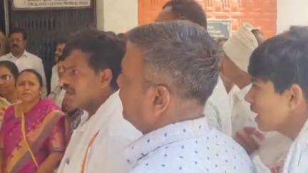 भुसावळ: अयोध्या नगरातील महावितरण कार्यालयात वरणगावकरांचा वाढीव वीज लोड मंजूरीच्या मागणीसाठी दोन तास ठिय्या आंदोलन #jansamasya