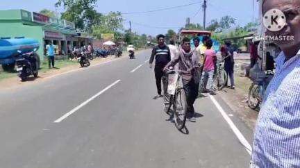 আড়শা: হেঁডলা গ্রাম পঞ্চায়েতের সামনে দুটো মোটরসাইকেলের মুখোমুখি সংঘর্ষে আহত ৫