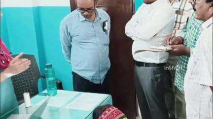 ढाका: सिकरहना अनुमंडल पदाधिकारी और सिविल सर्जन ने चिरैया सामुदायिक स्वास्थ्य केंद्र का किया निरीक्षण
