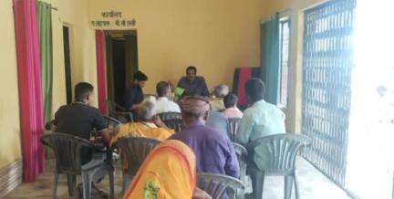 अमरिया: ग्राम चौपाल में ग्रामीणों को विभाग की योजनाओं के बारे में दी गई जानकारी
