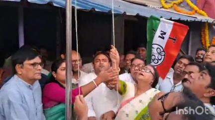 মানিকচক: মানিকচক এলাকায় তৃণমূল কার্যালয়ের আনুষ্ঠানিক উদ্বোধন করলেন বিধায়িকা সহ দলীয় নেতৃত্ব
