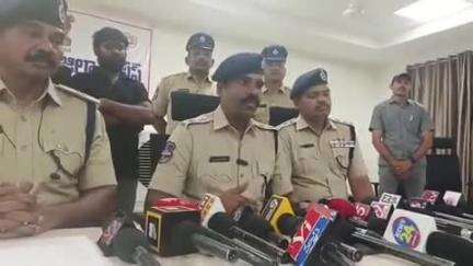 సూర్యాపేట: తప్పించుకొని తిరుగుతున్న జీవిత ఖైదీ అరెస్ట్ ,  వివరాలు తెలిపిన జిల్లా ఎస్పీ నరసింహ