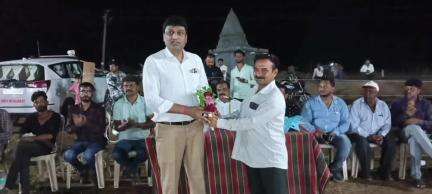 માળીયા હાટીના: માળીયા તાલુકાના આંબલગઢ ગામે નાઈટ ક્રિકેટ ટુર્નામેન્ટના ઉદ્ધાટન પ્રસંગે જીલ્લા પંચાયત પ્રમુખ હાજર રહી ટુર્નામેન્ટનો શુભાર