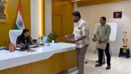 రాజమండ్రి సిటీ: పీజీఆర్ఎస్‌లో రీఓపెన్ అయిన అర్జీల పరిష్కారానికి చర్యలు: కలెక్టర్ ప్రశాంతి