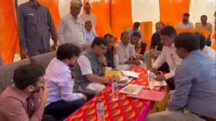 इकौना: आबकारी मंत्री ने लैबुड़वा राप्ती नदी पर चल रहे कटान निरोधी कार्य का लिया जायजा, कार्य वर्षा से पूर्व पूरा करने के दिए निर्देश