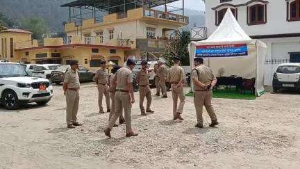 पौड़ी: चार धाम यात्रा के मुख्य पड़ाव श्रीनगर में वरिष्ठ पुलिस अधीक्षक ने यात्रा की व्यवस्थाओं और तैयारी का लिया जायजा