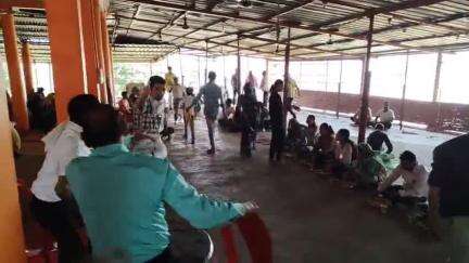 होशंगाबाद नगर: शहर के कोठी बाजार स्थित हनुमान मंदिर में यादव परिवार ने सामूहिक भंडारे का किया आयोजन
