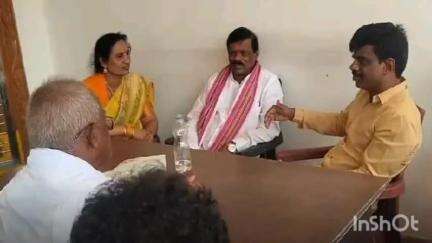 ఆలూరు: మాజీ ఎంపీ గోరంట్ల మాధవ్‌ను పరామర్శించిన వైసీపీ జిల్లా మహిళా అధ్యక్షురాలు శశికళ