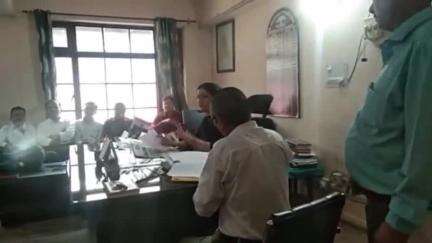 धर्मपुर: एनएच निर्माण कंपनी को एसडीएम धर्मपुर ने 15 दिनों में काम सुधारने के दिए निर्देश