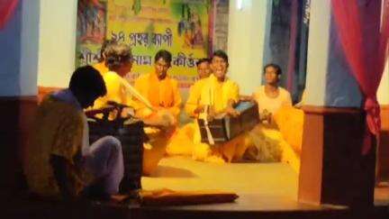 সাঁতুড়ি: ঢেঁকশিলা ষোলআনার পরিচালনায় চব্বিশ প্রহর হরিনাম সংকীর্তনে মেতে উঠেছেন গ্রামবাসীরা।