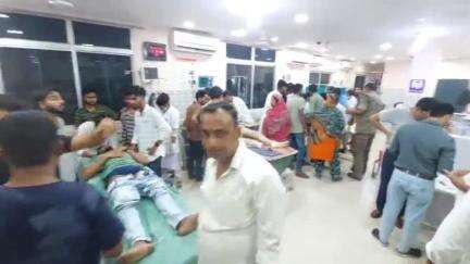 बाइक एवं बुलेट में भयानक टक्कर, चार व्यक्ति घायल,दो रांची रेफर दो खतरे से बाहर! #latehar #roadaccident #bikeaccident