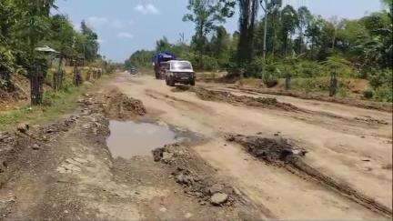 কমলপুর: দীর্ঘ এক মাস ধরে বেহাল অবস্থা কমলপুর টু খোয়াই ২০৮ নং জাতীয় সড়কের!!
#jansamasya