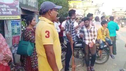 ভাতার: জম্মু ও কাশ্মীরে পর্যটকদের উপর সন্ত্রাসবাদী আক্রমনের বিরুদ্ধে  নিন্দে জানিয়ে পথ সভা DYFI এর মুরাতিপুরে