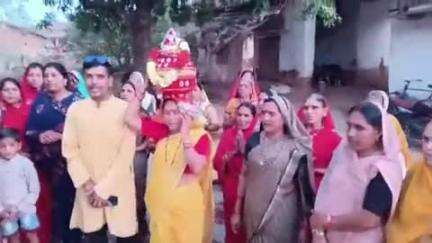 बरघाट: ग्राम धारना में गायत्री परिवार ने निकाली कलश शोभा यात्रा, श्रद्धालु हुए शामिल