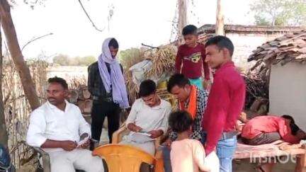 त्योंथर: रीवा कलेक्टर प्रतिभा पाल के निर्देश पर नौबस्ता में कैंप लगाकर हितग्राहियों की ई-केवाईसी की गई, सचिव सहित अन्य मौजूद रहे