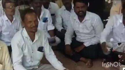बार्शी: पंचायत समितीसमोर विविध मागण्यांसाठी ग्रामपंचायत कर्मचाऱ्यांचे काम आंदोलन