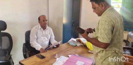 रानीश्वर: रानीश्वर वीडीओ ने प्रखंड आपूर्ति गोदाम से अनाज लदे वाहनों की जाँच की