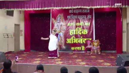 खंडवा नगर: ब्रह्मोत्सव के चौथे दिन महिलाओं ने सांस्कृतिक नृत्य प्रस्तुत किया