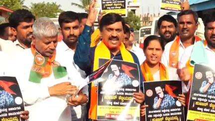 ಗಂಗಾವತಿ: ಬಸ್ ನಿಲ್ದಾಣದ ವೃತ್ತದಲ್ಲಿ, ಮಂಗಳೂರಿನಲ್ಲಿ ಹಿಂದೂ ಕಾರ್ಯಕರ್ತ ಸುಹಾಸ್ ಶೆಟ್ಟಿ ಹತ್ಯೆ  ಖಂಡಿಸಿ ಪ್ರತಿಭಟನೆ