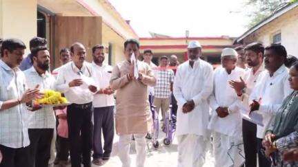 ಸಿಂದಗಿ: ಪಟ್ಟಣದಲ್ಲಿ ದಿವ್ಯಾಂಗರಿಗೆ ಸಲಕರಣೆಗಳನ್ನು ವಿತರಿಸಿದ ಶಾಸಕ ಅಶೋಕ ಮನಗೂಳಿ